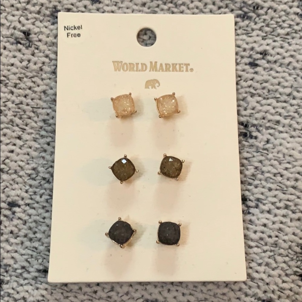 Set of 3 stud earrings